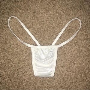 White v-string thong